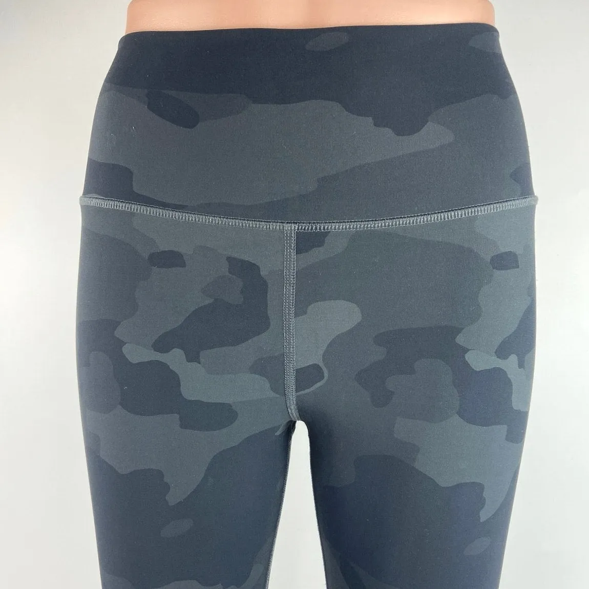 Alo Black Camouflage High Rise Pull On Stretch Ankle Athletic Leggings Size XS