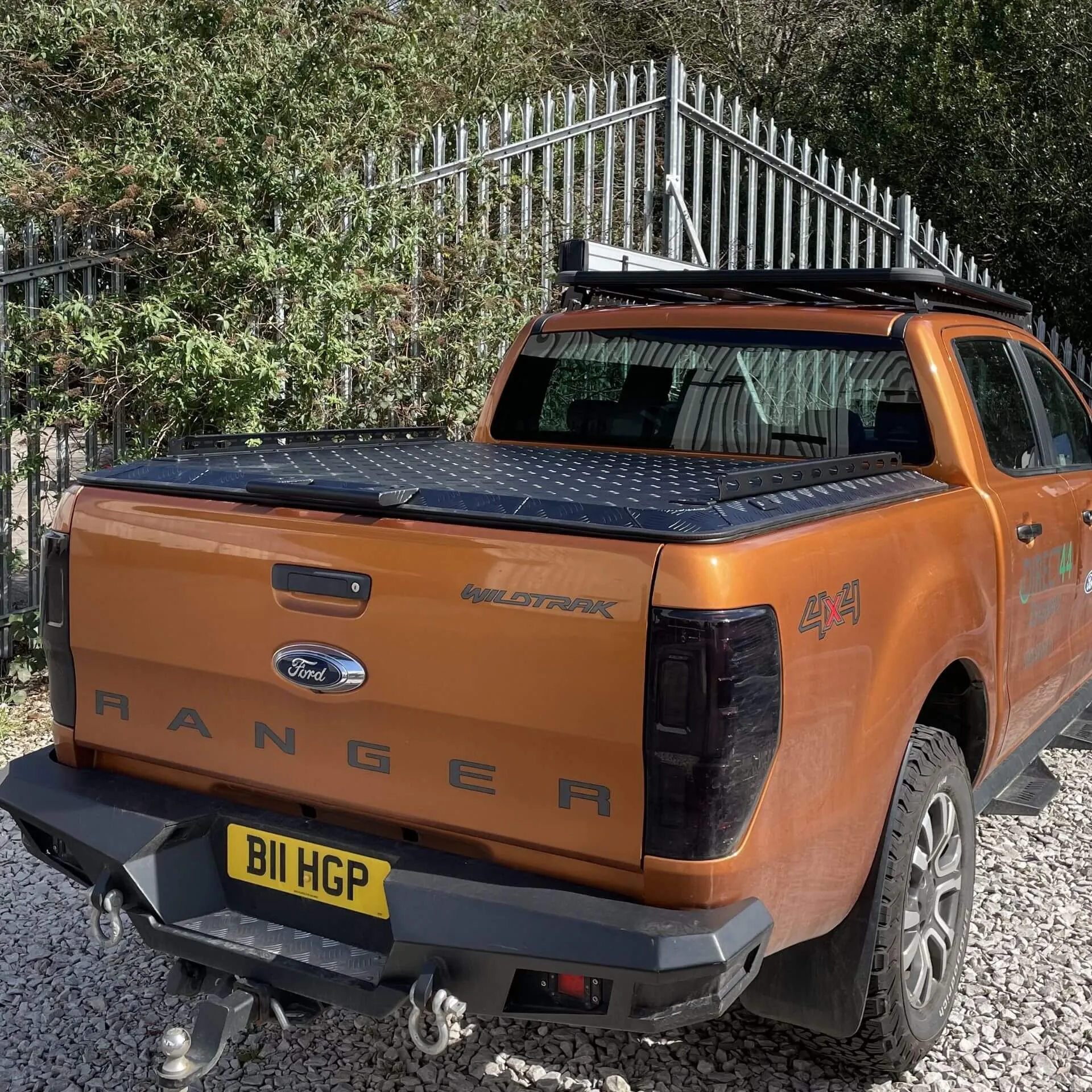 Black Aluminium Flat Tonneau Cover for Toyota Hilux 2016+