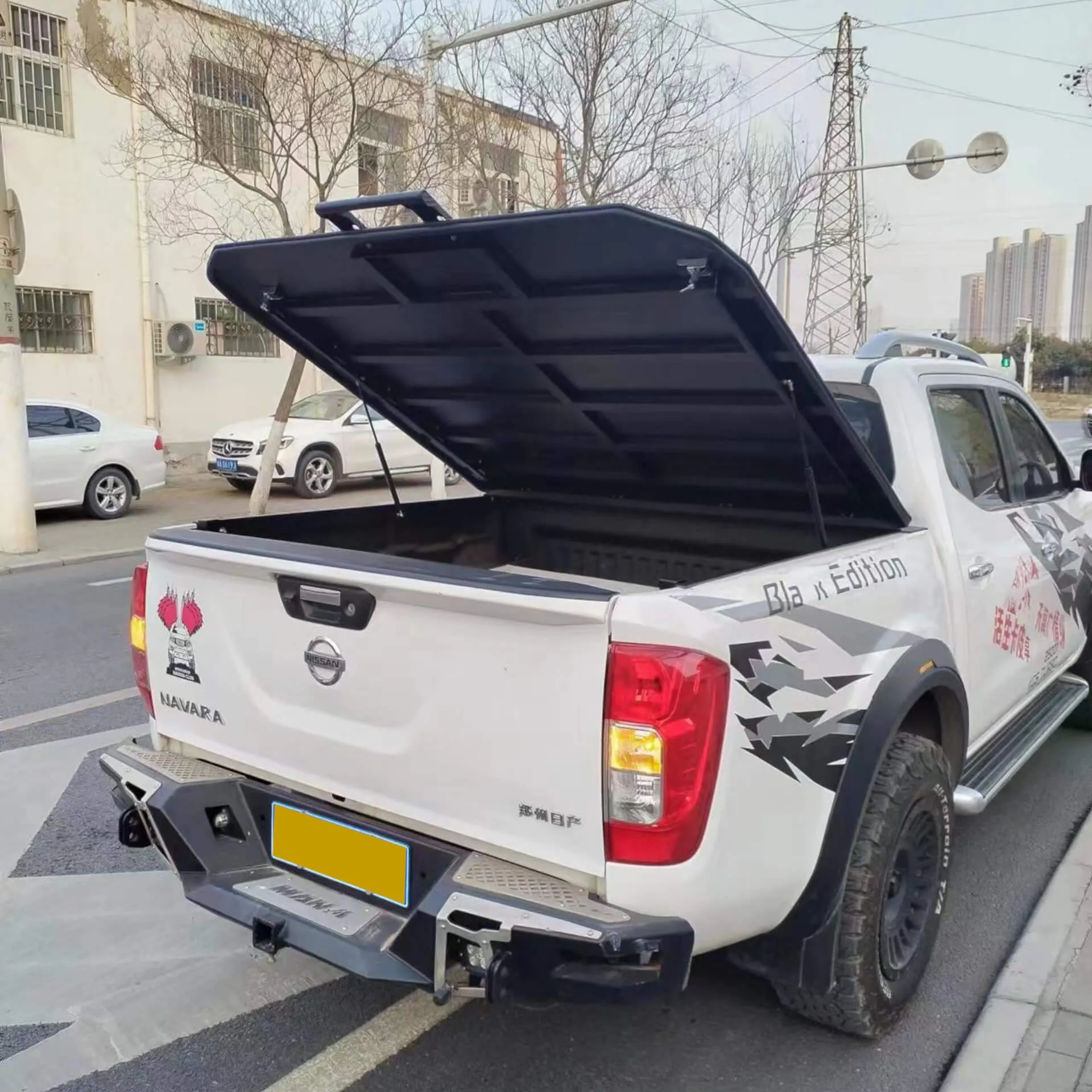 Black Aluminium Flat Tonneau Cover for Toyota Hilux 2016+